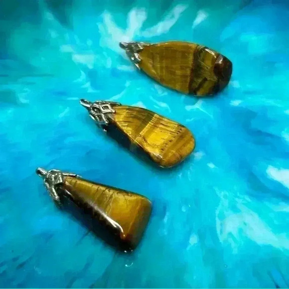 Three Vintage Medium Sized Tiger Eye Pendants - Picture 3 of 4